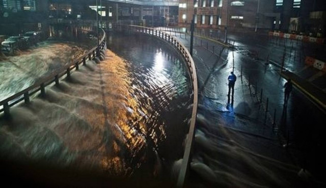 Δεκαοκτώ νεκροί στη Ν. Υόρκη από τον τυφώνα Σάντι