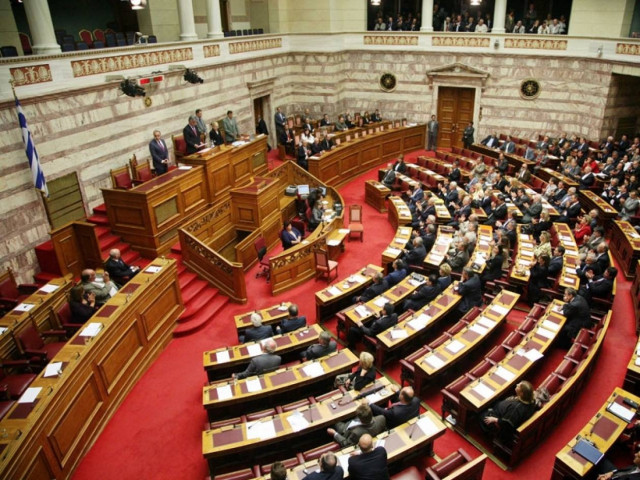 Με σοβαρές «απώλειες» υπερψηφίστηκε το ν/σ για τις αποκρατικοποιήσεις