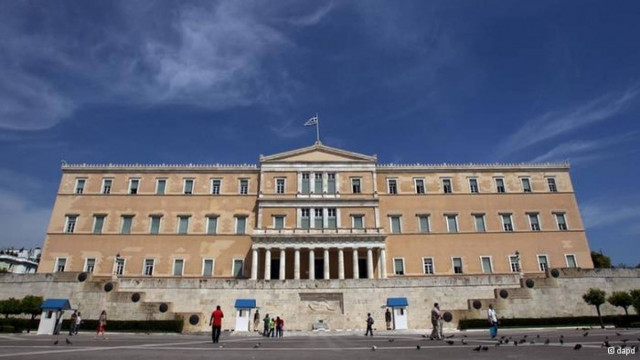 DW: «Διστακτικά μηνύματα στήριξης για την Ελλάδα»