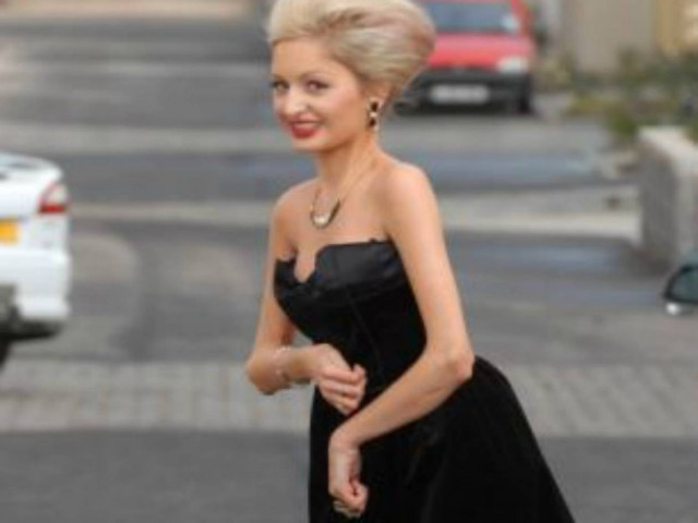 Βίντεο: Η «ανθρώπινη κούκλα» - Έφηβη ζει σε ένα «κλειδωμένο» σώμα