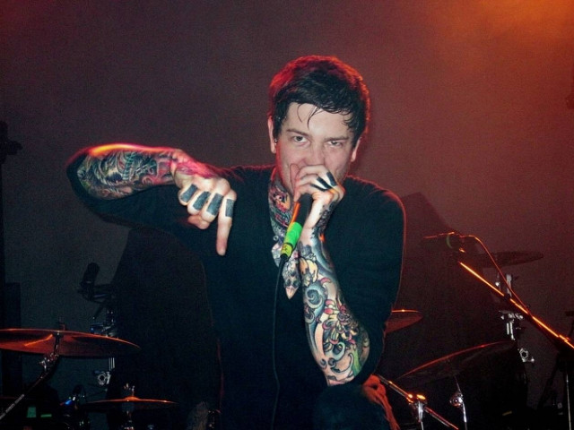 Σκοτώθηκε σε τροχαίο ο τραγουδιστής του συγκροτήματος Suicide Silence