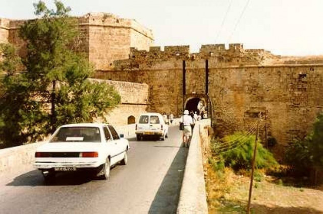 Γενί Ντουζέν: «Τα τείχη της Αμμοχώστου στέλνουν SOS»