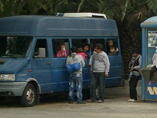 Βίντεο: Οι τουρίστες στη Λέσβο μόλις φτάσουν βλέπουν λαθρομετανάστες