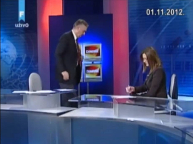 Βίντεο: Λιποθύμησε υπουργός κατά τη διάρκεια συνέντευξης