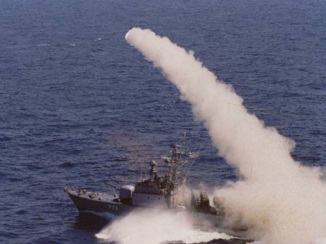 Αποκλειστικό: Πυρκαγιά σε τορπιλάκατο του Πολεμικού Ναυτικού