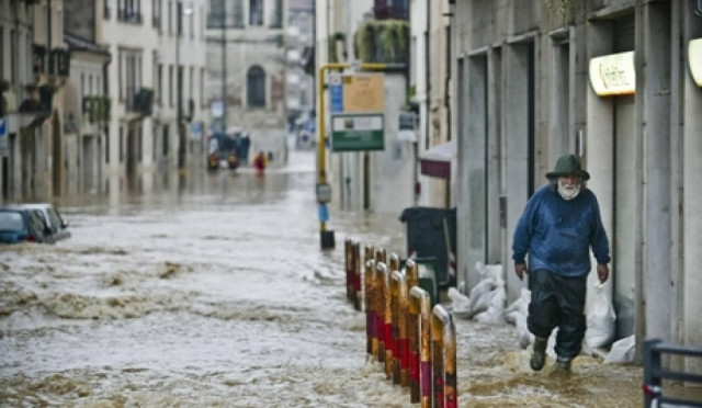 Ινδία: 22 άνθρωποι έχασαν τη ζωή τους από καταρρακτώδεις βροχές