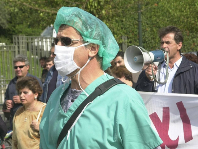 Στο γύψο η υγεία των Ελλήνων…