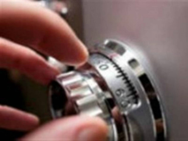 Έφυγαν από το μίνι μάρκετ με 4.000 ευρώ!