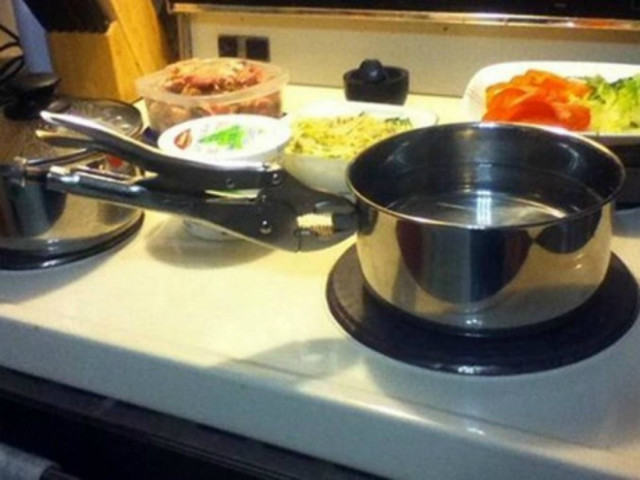 Όμορφο δεν το λες, αλλά την δουλειά του την κάνει! (pics)