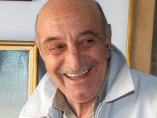 Βίντεο: Ο Κώστας Τσάκωνας σχολιάζει LIVE την... αυτοκτονία του!