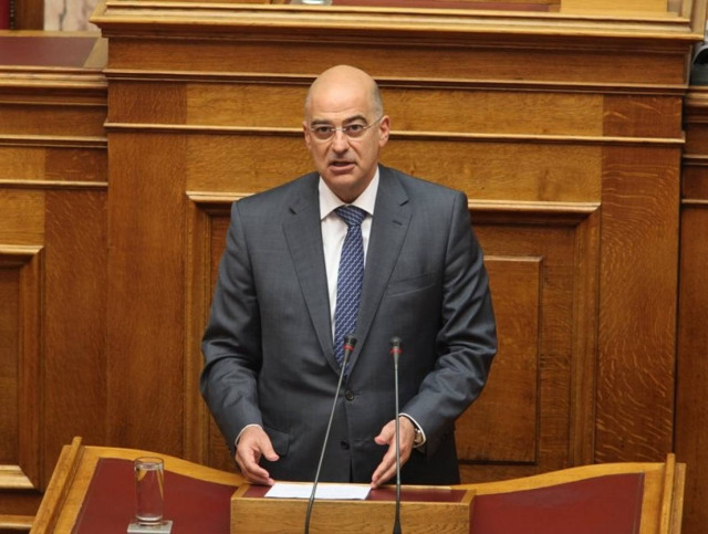 Σύγκρουση Δένδια – Λαφαζάνη στη Βουλή