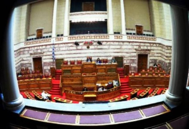 Συνεχίζουν  την απεργία οι υπάλληλοι της Βουλής