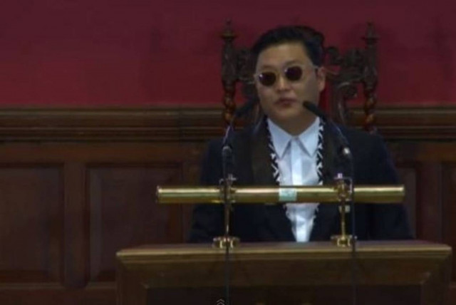 Βίντεο: Ο Psy δίδαξε «Gangnam Style» και στην Οξφόρδη