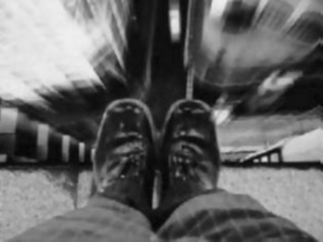 ΤΩΡΑ: Άνδρας απειλεί ότι θα αυτοκτονήσει