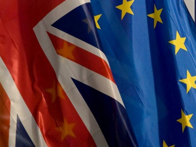 Η πλειοψηφία των Βρετανών θέλει να αποχωρήσουν από την  Ε.Ε.