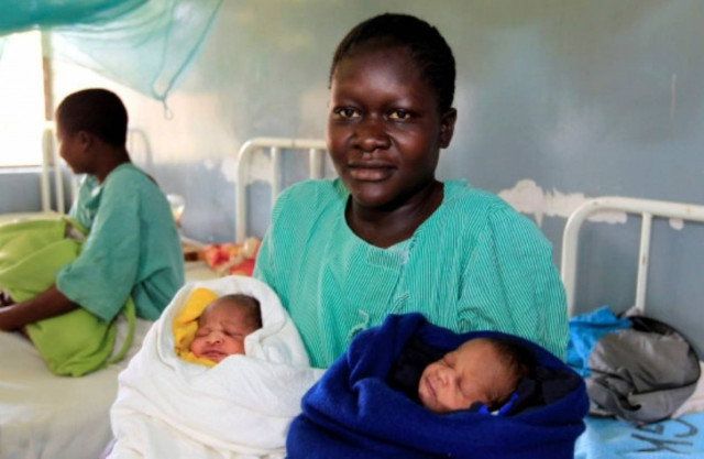 Έβγαλε τα δίδυμα Μπαράκ Ομπάμα και Μιτ Ρόμνεϊ!