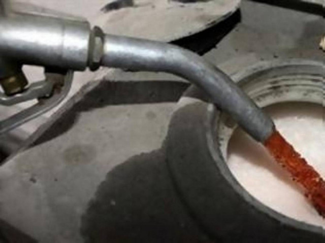 Έκλεβε πετρέλαιο από φορτηγά αυτοκίνητα