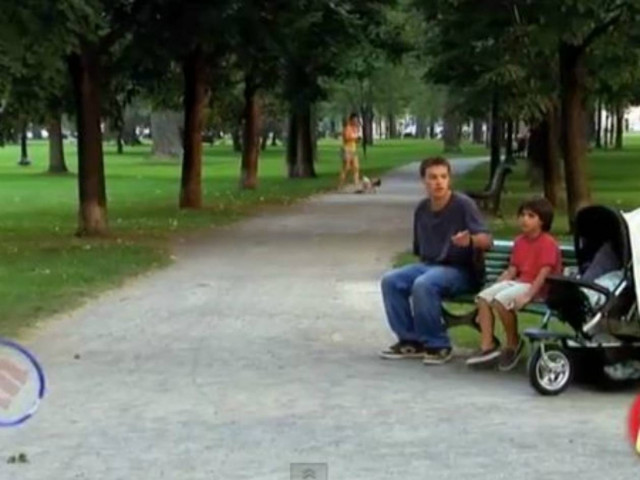 Τρομακτική φάρσα: Το μπαλάκι του τένις στο καρότσι του μωρού!