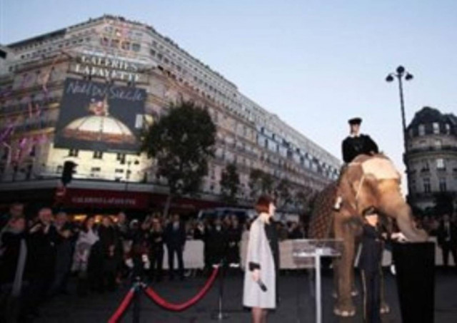 Ένας ελέφαντας... έφερε τα Χριστούγεννα!