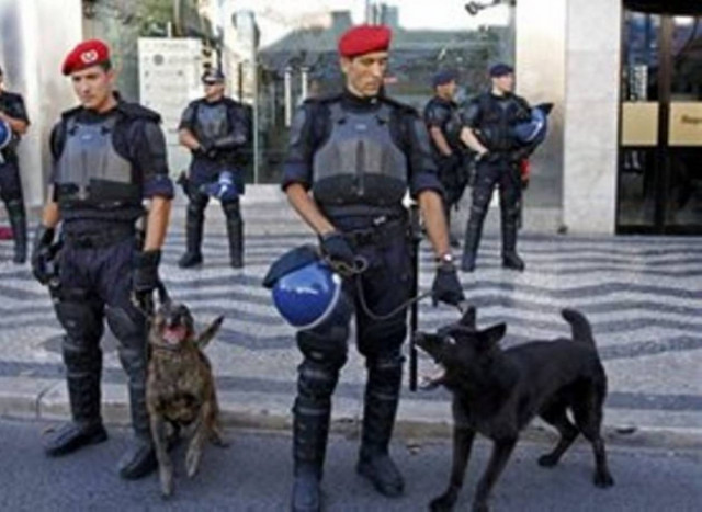 Στους δρόμους οι ένστολοι