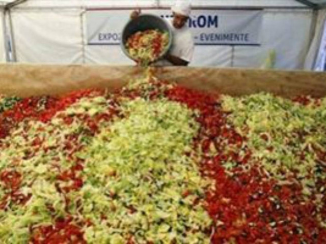 Ηράκλειο:Γιγάντια λαχανοσαλάτα για Γκίνες μήκους 2,5 χιλιομέτρων!