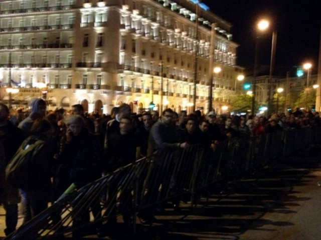 Ένταση έξω από τη Βουλή