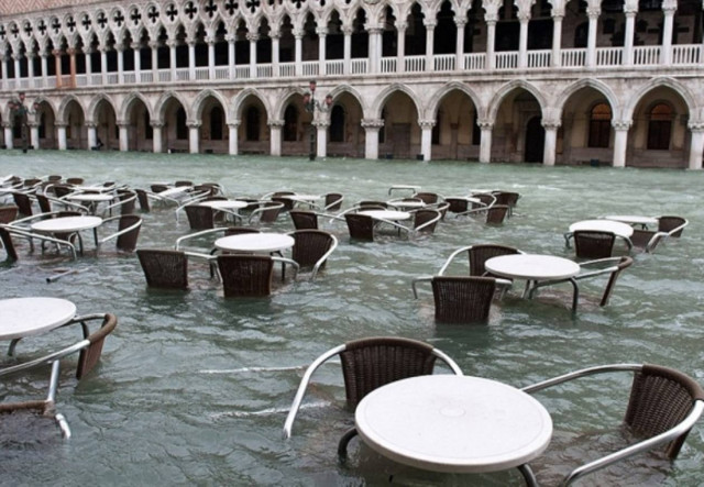 Πλημμύρισε το 70% του κέντρου της Βενετίας (pics)