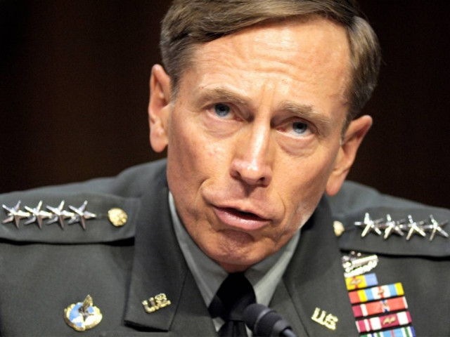 Ντέιβιντ Πετρέους: Το χρονικό μιας παράνομης σχέσης