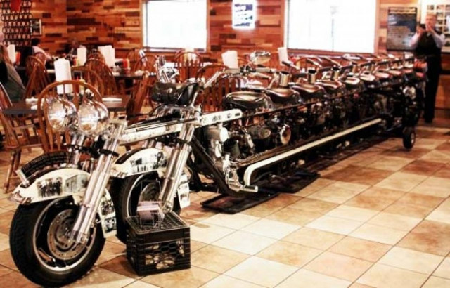 Mοτοσικλέτα δέκα θέσεων!