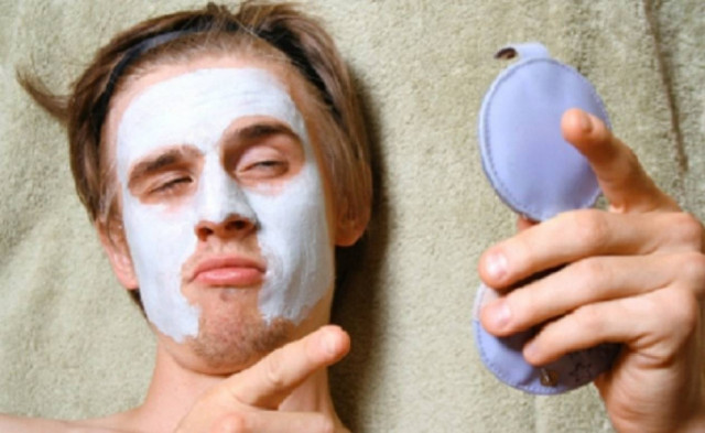 Διευθυντής με ..αδυναμία σε γυναικεία είδη