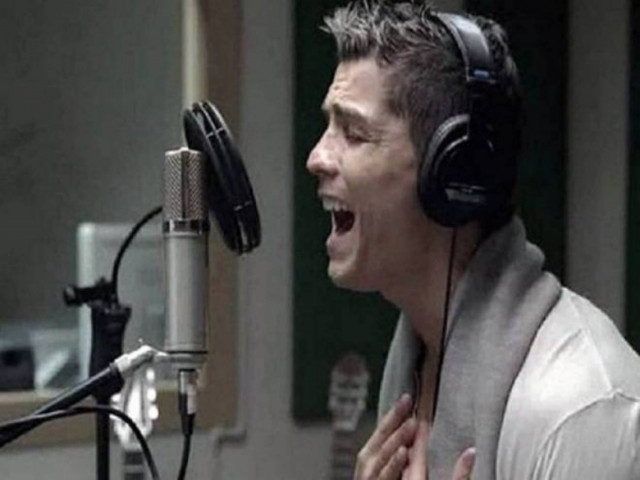 Ο Ρονάλντο τραγουδάει για τον Μέσι! (video)