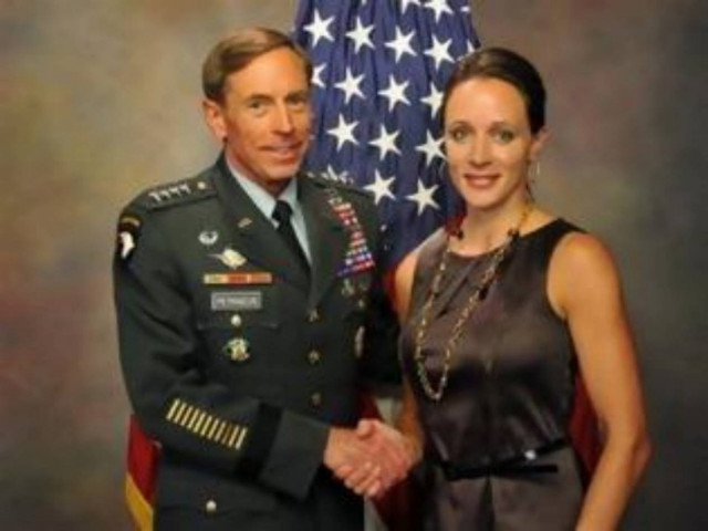 Τι λένε οι Αμερικανοί για το σκάνδαλο με τον διευθυντή της CIA