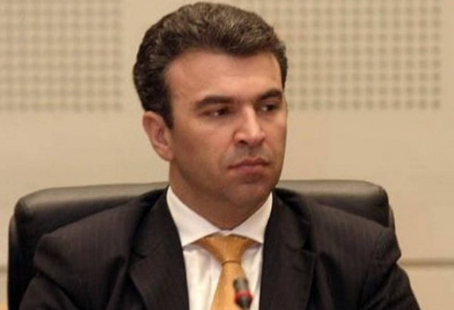 «Βέλη» Ζώη για την σύνδεση της δόσης με την ρήτρα λήψης μέτρων