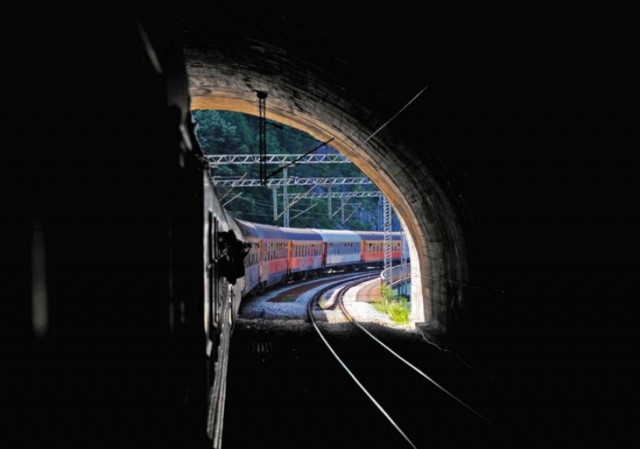 Αμαξοστοιχία σκότωσε εργάτες σε τούνελ