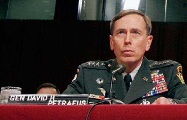 Ο Πετρέους καταθέτει για τη Βεγγάζη