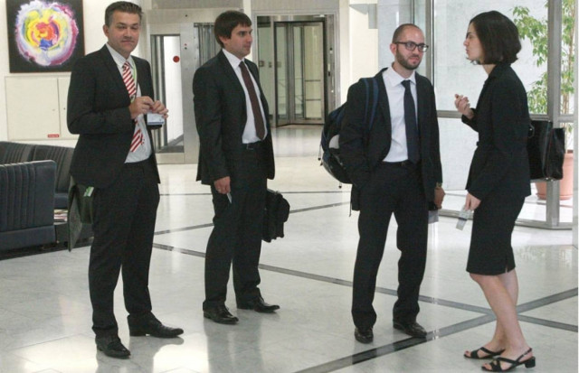 Ακόμα και δικηγόρους συνάντησε η τρόικα στην Κύπρο