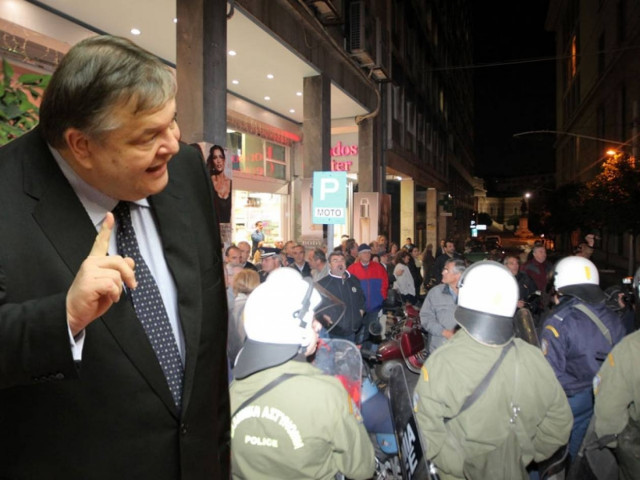 Φυγαδεύτηκε ο Βενιζέλος έξω από την ΤτΕ