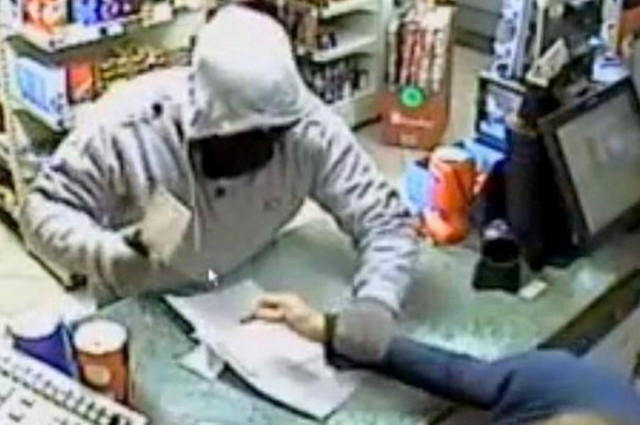 Ληστής απείλησε να κόψει το χέρι γυναίκας με μπαλτά!