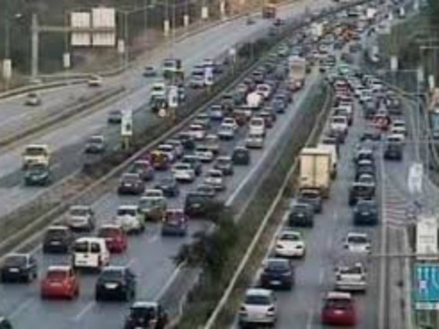 ΠΡΙΝ ΛΙΓΟ: Καραμπόλα 4 αυτοκινήτων στη Θεσσαλονίκη