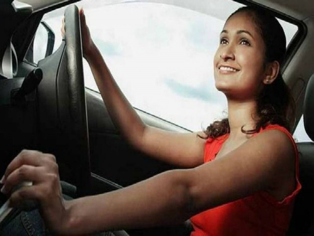 Και όμως... Οι γυναίκες παρκάρουν καλύτερα από τους άντρες!