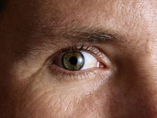 ΣΟΚ στην Πάτρα: Του αφαίρεσαν σκουλήκι από το μάτι