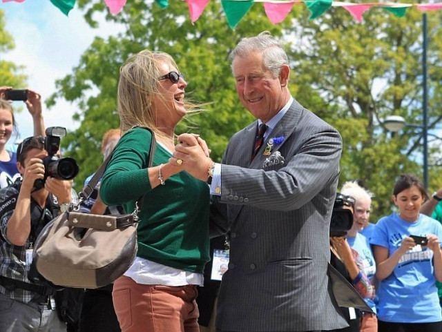 Έτοιμος για το Dancing...ο Κάρολος (βίντεο)