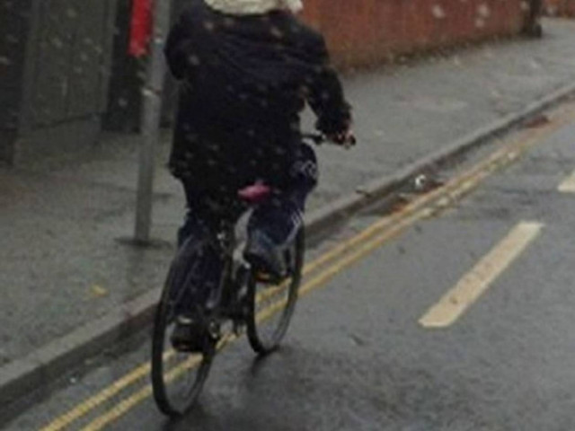 Δεν θα πιστεύετε πως έκανε ποδήλατο αυτός ο ασυνείδητος πατέρας!