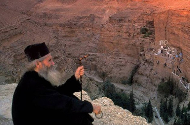 Βίντεο: Διάσημος ηθοποιός βαφτίστηκε Χριστιανός και έγινε ερημίτης