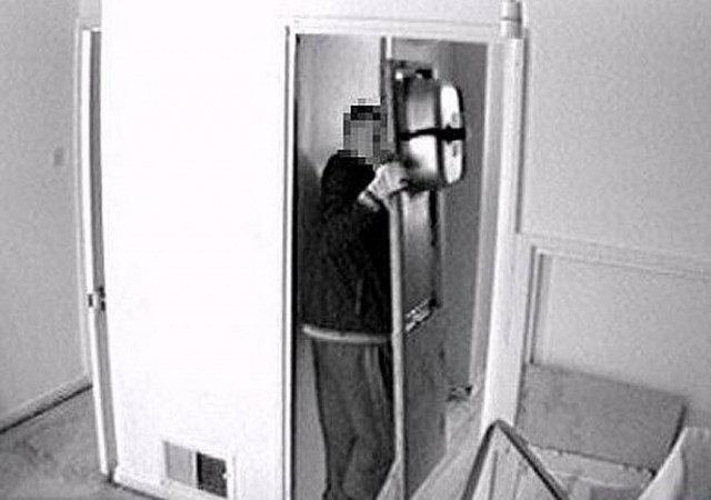 Απίστευτο! Έκλεβε νεροχύτες για να φτιάξει κάνναβη! (pics)