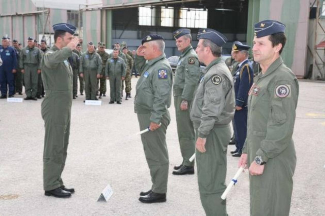 ΒΙΝΤΕΟ: Ο Α/ΓΕΕΘΑ τίμησε το ελληνικό «Top Gun»!