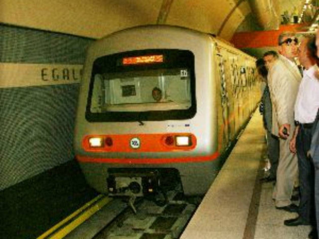 Άνοιξαν οι σταθμοί του μετρό εκτός του Συντάγματος