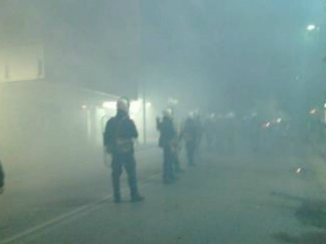 Βίντεo: Χαμός στην Πάτρα - έσπασαν βιτρίνες και έριξαν μολότοφ