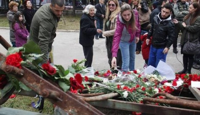 Έκλεισε η πύλη του Πολυτεχνείου – Στις 3 ξεκινά η πορεία