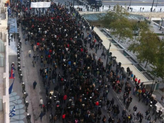 Οι χρήστες του twitter δίνουν τον παλμό της πορείας (pics)